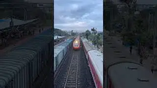 Pune Nagpur Vande Bharat at 130 kmph #vandebharatexpress #railway #train #speed