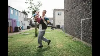 Tr&aacute;iler en espa&ntilde;ol de 'Scrapper', el debut brit&aacute;nico premiado en Sundance