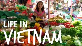 Local Market in Vietnam. (Ward: 22, District: B&igrave;nh Thạnh)