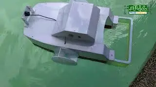 This Floating Boat Collects Pool Trash Automatically