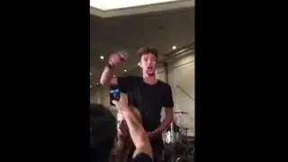 CAMERON DALLAS SINGING AT MAGCON BOSTON!