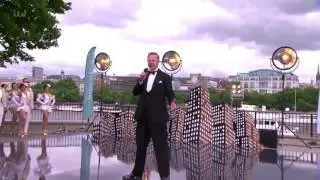 a mini video clip of Tom Lister singing