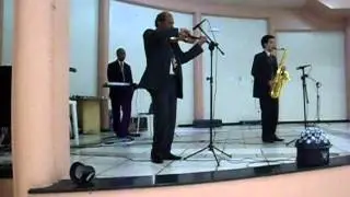 Combinasons - Marcha Nupcial no teclado, violino e sax.
