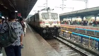 19490/Gorakhpur - Ahmedabad Express गोरखपुर - अहमदाबाद एक्सप्रेस - Ujjain Railway Station