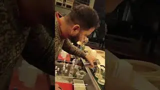 making classics cocktail whisky sour. #nonfollowers #shorts #bartender #viralreelsシ