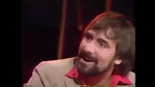 Keith Moon - Talks about Smashing up hotels (1977)