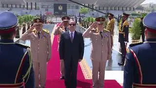 الرئيس عبد الفتاح السيسى يضع إكليل من الزهور على قبر الجندى المجهول بمناسبة الذكرى 36 لتحرير سيناء