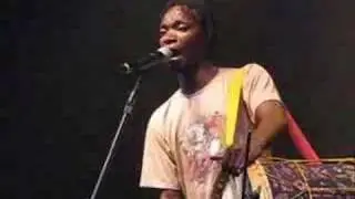 Sergio Perere e Tambolele cantam 