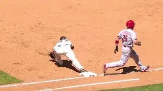 CIN@SF: Schumaker beats out an infield single for RBI
