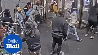 Looters steal $10,000 worth of merchandise from New York's Macy's Herald Square