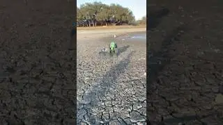 Самый безумный фристайл на радиоуправляемой модели Losi LMT демонстрирует, почему #rc #rctruck #r...