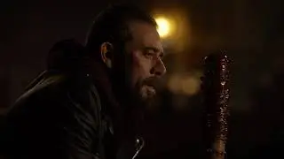 The Walking Dead S10E22 - Negan kills Biker Leader