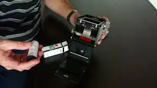 Zakládání filmu do Flexaretu VI