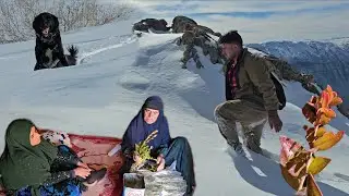 Traveling through a terrifying snowy mountain in search of a rare medicine❄️🍂