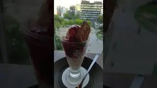 Tasty ice cream with a park view in Fukuoka!
