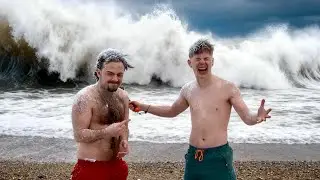 Погружение в море в экстремально холодную зимнюю погоду