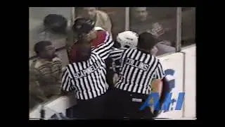 NHL Nov. 28, 1989 Mark Kachowski,PIT v Jeff Chychrun,PHI Pittsburgh Penguins Philadelphia Flyers