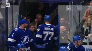 Alexis Lafreni&egrave;re hits Victor Hedman in the head💥
