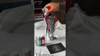Solo painting fun at home with BearBuild🧸🎨 #solo #fluidartist #artsandcrafts