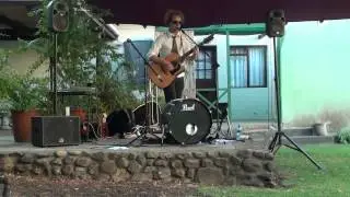 Willim Welsyn sings 