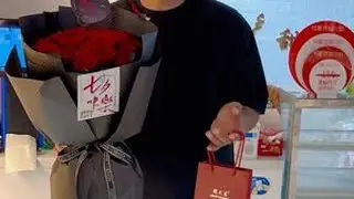 大家给我一些鼓励吧……我不想在失去她了，我也希望他能给我一次机会，弥补以前我犯下的错误。我想重新把梦春追回来。 @梦春要努力💪