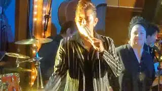 Geneが歌う　シュールダンス