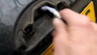 Багажник Nissan Micra K12 не открывается.