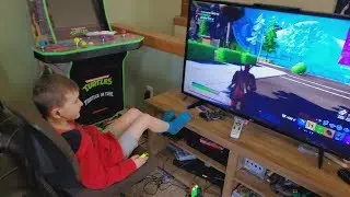 My 6-Year-Old Son JACK Using Deadpool's Mythic Pistols For The First Time Live On The Switch!