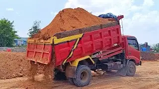 Dump Truk Tanah Toyota Dyna Muatan Full Bak Jomplang Tanah URUG 