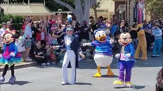 Disneyland: Mickey & Friends With Disneyland Band - Celebrate Happy (5/16/25)