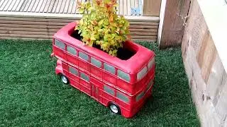 Primus large resin - London Red Double Decker bus 🚍 : in the garden.