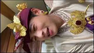 Fendi Lombok Mirip Anggota BTS sedang Foto Model Baju Adat Lombok