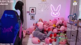 Emiru Meets Jenna For The First Time & She Ruined Her Pile Of Kirby...