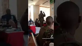 Mjue tunabeba bunduki,  Drama as Angry Police Officer loses his cool & lectures his bosses