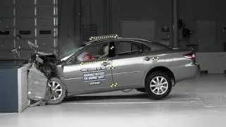 2002 Lexus ES 300 moderate overlap IIHS crash test