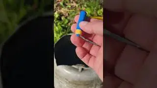 How to throw a pen cap into the water #tutorial #absurd #uselessthings #bushcraft