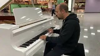 Public Piano playing at Palma de Mallorca Airport