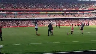 Gunnersaurus halftime shootout