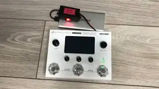 Hotone Ampero II Stomp и адаптер питания от павербанка