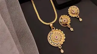 A D gold pendant set 