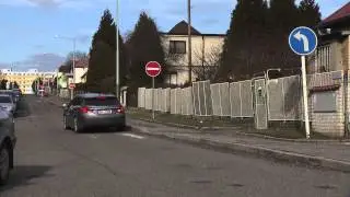 Besipky - Telefonování v autě