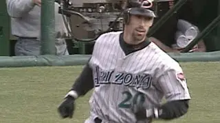 Luis Gonzalez extends hit streak to 30 in '99