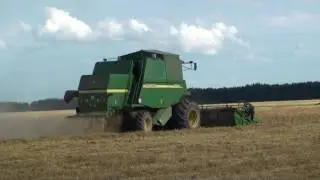JOHN DEERE 1550CWS на уборке урожаяThe harvest.Zbioru. Ernte.