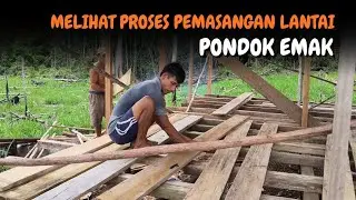 Melihat proses pemasangan lantai, di ladang di pondok emak