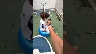 JOGUEI AGUA NO MEU IRM&Atilde;OZINHO VICIADO EM ROBLOX!