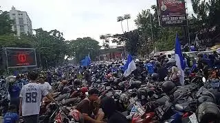 Bobotoh memadati jalan area monumen