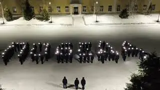 Оренбургские кадеты с фонариками выстроились в слово &laquo;Победа&raquo; в память о блокаде Ленинграда 🫡