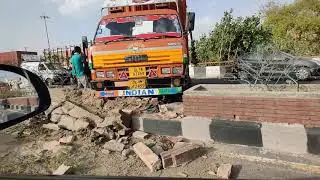 Rajouri garden Amul milk Truck Breaks Failed lockdown phase 4