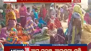 Women protests against illegal liquor sale in Marshaghai Kendrapara | News18 Odia