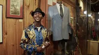 Dione Thomas tours Mr. Johnnie Billington Exhibit - Delta Blues Museum